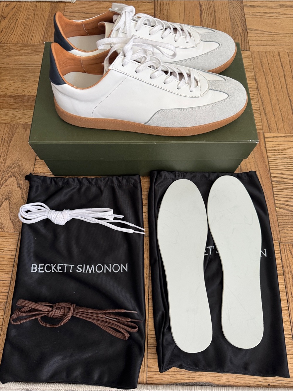 Beckett Simonon White Leather Sneakers w/Gum Sole and Navy Heel Tab *NWT* 10.5